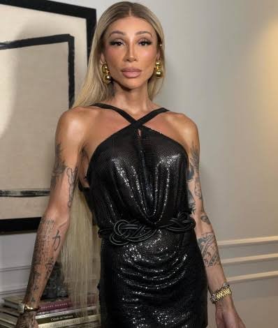 Maya Massafera em procedimento estético